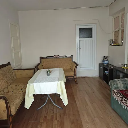 две комнаты в центре города с видом на море Apartman *